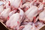 تشکیل صف‌هایی طولانی در اردبیل که مرغ‌ را با کرونا دست به دست می‌کنند