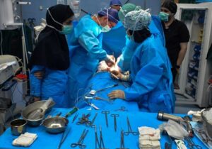 جراحی بسیار نادر و سخت بیماری «سندروم فندق‌شکن» توسط پزشکان اردبیلی