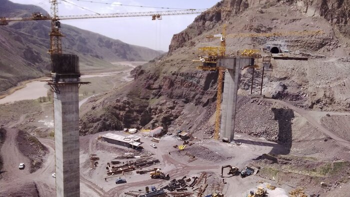 محموله لوکوموتیو برای تست راه آهن اردبیل وارد استان شد محموله لوکوموتیو برای تست راه آهن اردبیل وارد استان شد