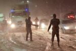 امدادرسانی پلیس اردبیل به ۴۵۰ مسافر گرفتار در کولاک گردنه صائین