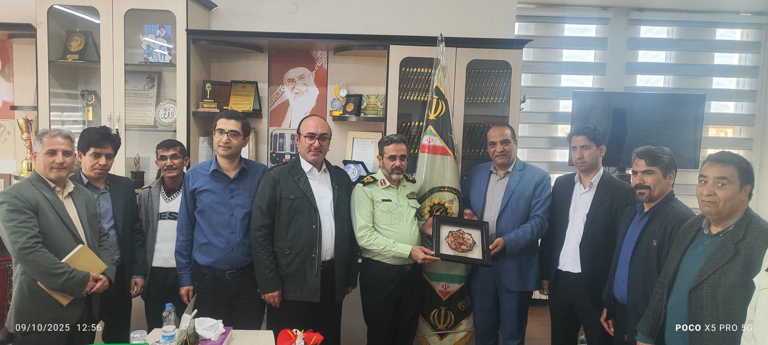 گزارش خبری/ دیدار صمیمی سردار تقوی با هیأت مدیره خانه مطبوعات اردبیل/گذشت فراجا از شکایت خبرنگار پارس اباد+عکس گزارش خبری/ دیدار صمیمی سردار تقوی با هیأت مدیره خانه مطبوعات اردبیل/گذشت فراجا از شکایت خبرنگار پارس اباد+عکس