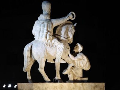 مجسمه زانو زدن امپراطور روم در برابر ایران رونمایی شد